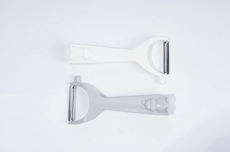 Plastic Vegetable Peeler (Rabbit)