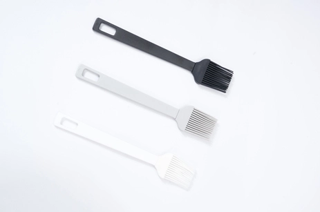 Easy-to-clean Silicone Basting Brush (Black/Gray/White)